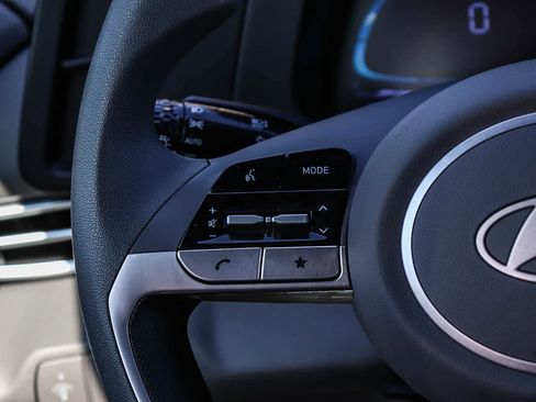 Used 2025 Hyundai Elantra SE w/ Cargo Package image 18