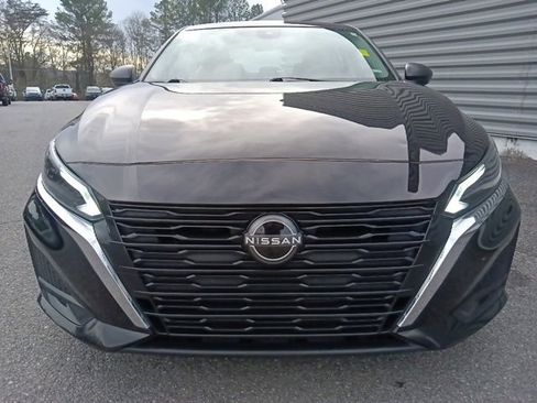 Used 2024 Nissan Altima 2.5 SV image 8