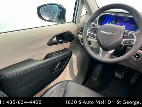 Used 2024 Chrysler Pacifica Limited FWD image 11