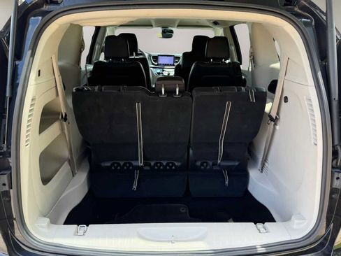 Used 2024 Chrysler Pacifica Touring-L FWD image 23