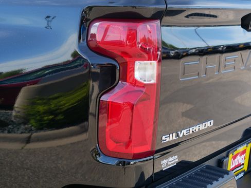 Used 2024 Chevrolet Silverado 3500 High Country w/ Z71 Off-Road Package AWD/4WD image 17