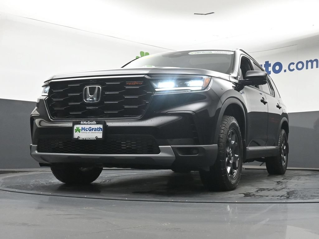 Used 2025 Honda Pilot TrailSport image 7