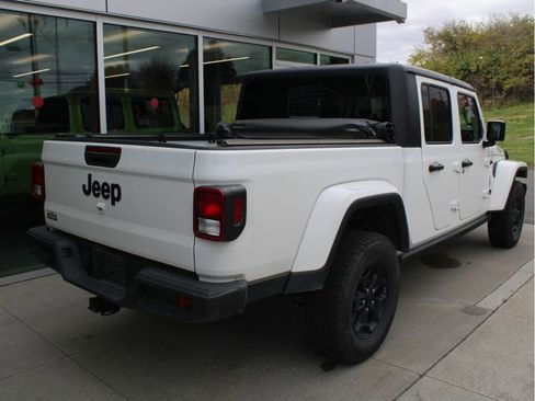 Certified 2021 Jeep Gladiator Willys image 5