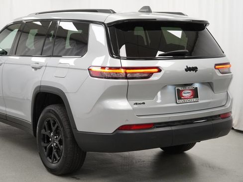 Certified 2024 Jeep Grand Cherokee L Altitude AWD/4WD image 12