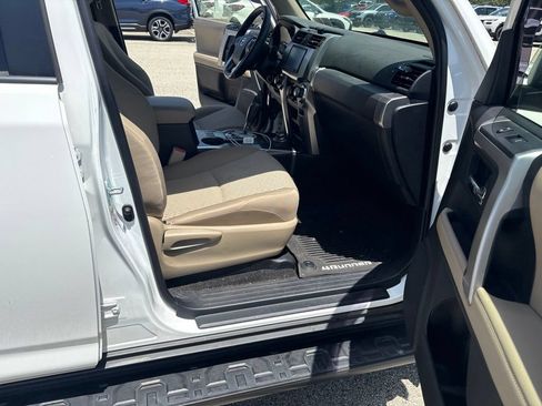 Used 2019 Toyota 4Runner SR5 AWD/4WD image 31
