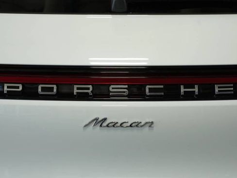 Certified 2025 Porsche Macan AWD/4WD image 38