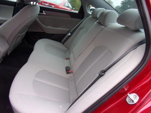 Used 2016 Hyundai Sonata SE image 18