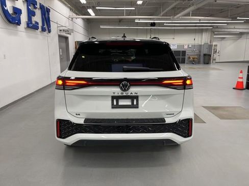 New 2026 Volkswagen Tiguan SE R-Line image 3