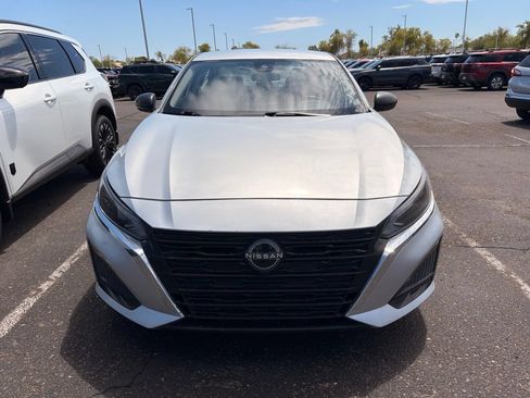 Used 2024 Nissan Altima 2.5 SV FWD image 3
