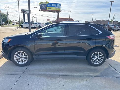 Used 2021 Ford Edge SEL w/ Convenience Package image 4