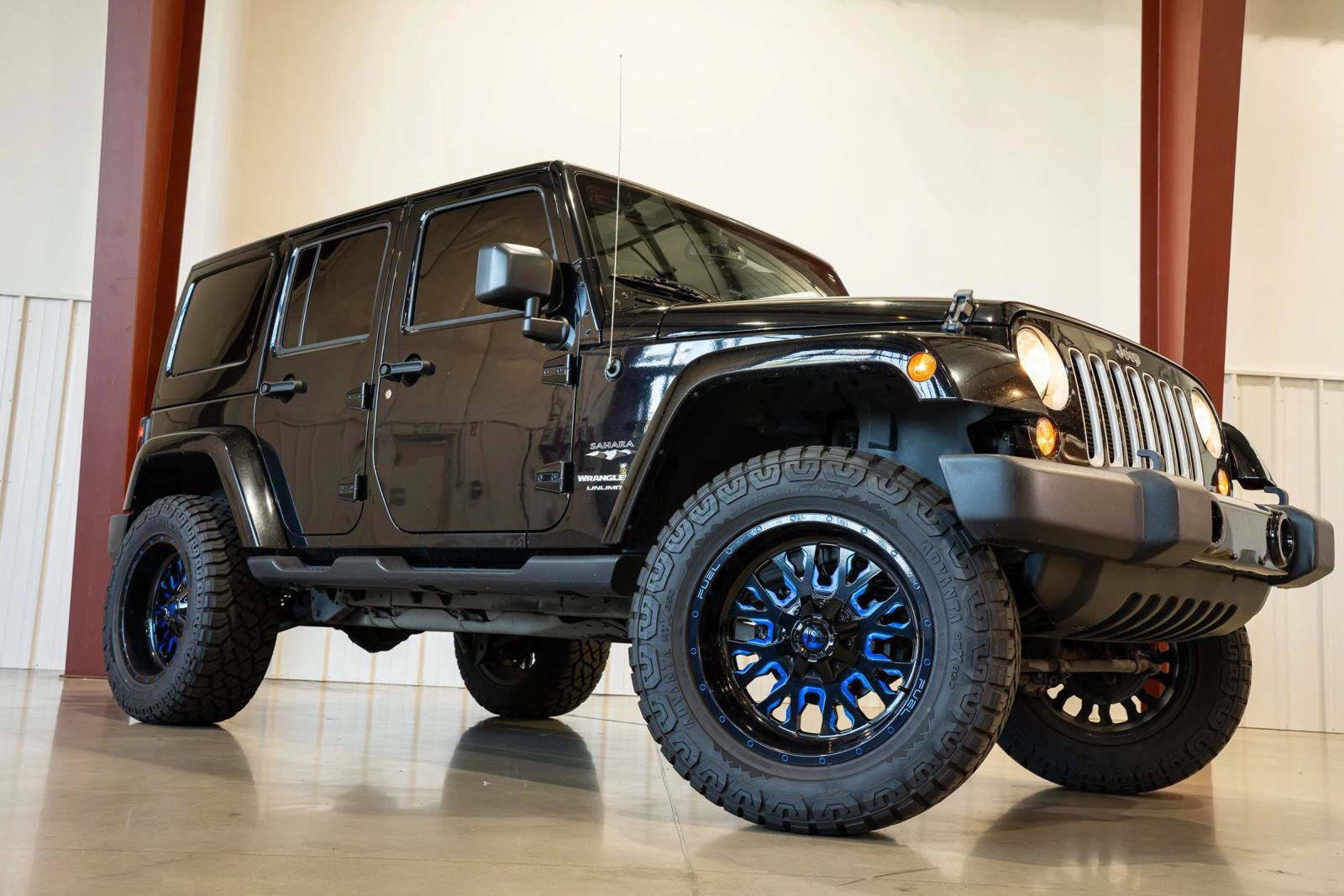 Used 2018 Jeep Wrangler Unlimited Sahara w/ Connectivity Group AWD/4WD image 15