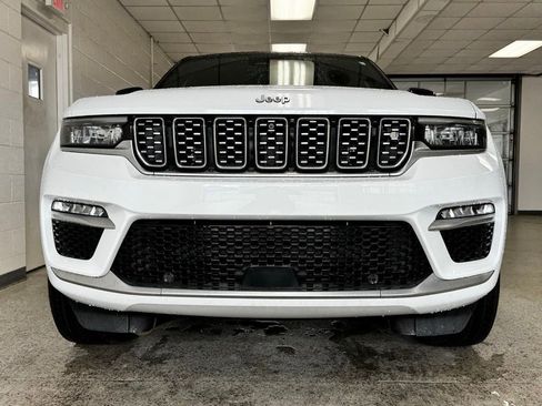 Used 2023 Jeep Grand Cherokee Summit AWD/4WD image 5