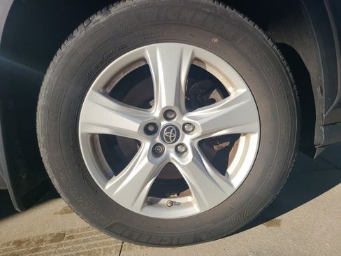 Used 2023 Toyota Highlander LE image 9