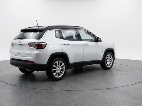 Used 2025 Jeep Compass Limited image 9