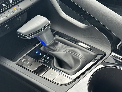 Used 2025 Hyundai Elantra SEL image 21