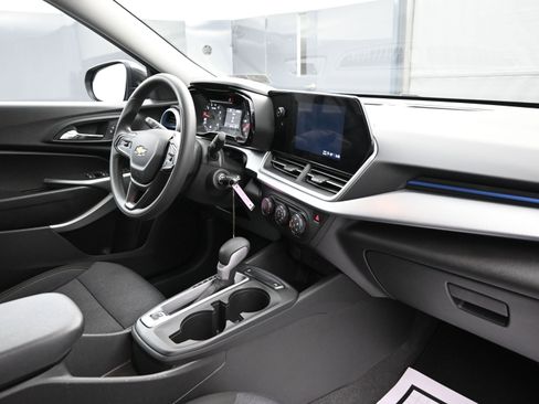 Certified 2025 Chevrolet Trax LS w/ LS Convenience Package image 27