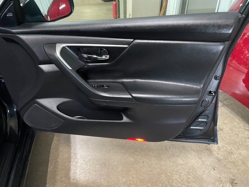 Used 2016 Nissan Altima 2.5 SV FWD image 23