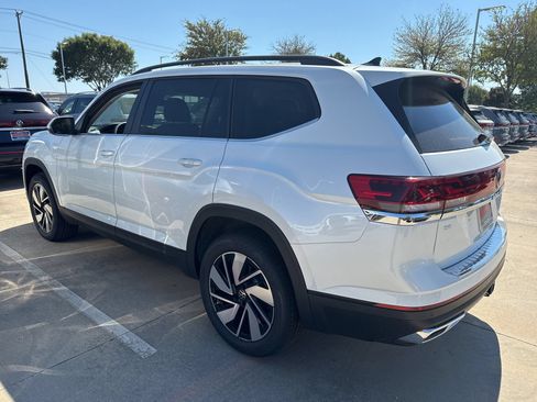 Used 2026 Volkswagen Atlas SE FWD image 7