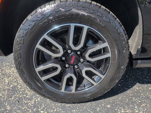 Used 2023 GMC Yukon AT4 w/ AT4 Premium Package AWD/4WD image 10