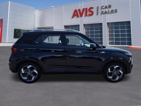 Used 2025 Hyundai Venue SEL FWD image 5