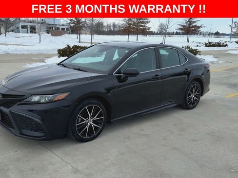 Used 2022 Toyota Camry SE image 4