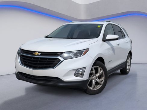 Used 2019 Chevrolet Equinox LT FWD image 2
