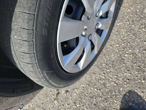 Used 2017 Toyota Corolla L image 34