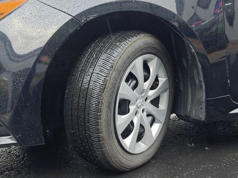 Used 2025 Toyota Corolla LE image 32