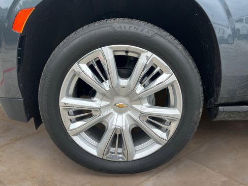 Used 2021 Chevrolet Suburban High Country AWD/4WD image 25