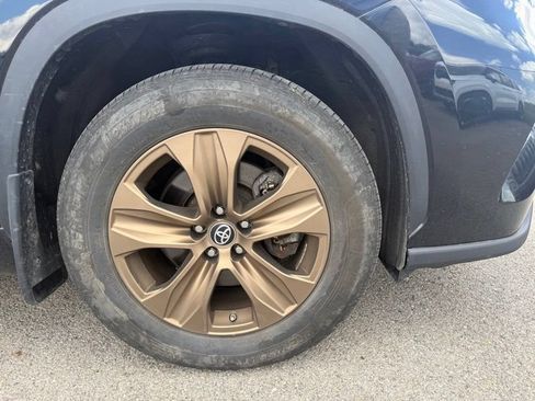 Used 2023 Toyota Highlander Bronze Edition AWD/4WD image 4
