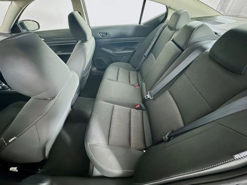 Used 2024 Nissan Altima 2.5 SV w/ SV Premium Package image 27