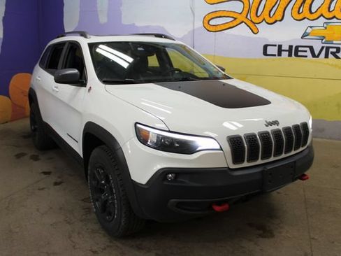 Used 2019 Jeep Cherokee Trailhawk AWD/4WD image 3