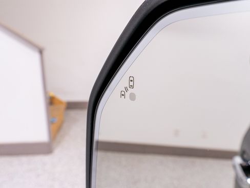 Used 2015 Ford F150 Platinum w/ Equipment Group 701A Luxury image 16