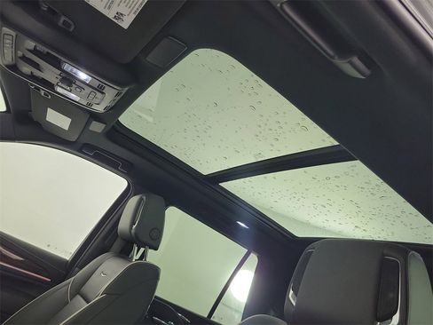 Certified 2022 Cadillac Escalade Premium Luxury w/ Performance Package image 18