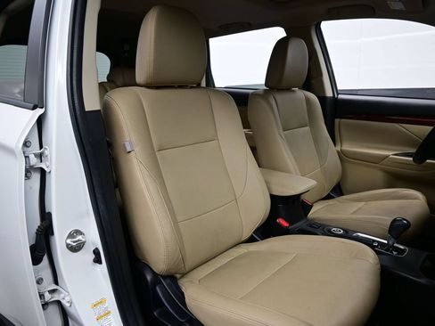 Used 2015 Mitsubishi Outlander SE AWD/4WD image 14