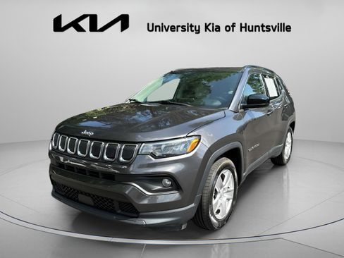 Used 2022 Jeep Compass Latitude w/ Sun and Sound Group FWD image 4