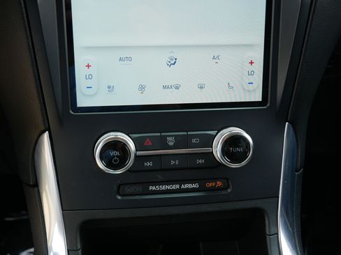Used 2024 Ford Edge Titanium AWD/4WD image 23