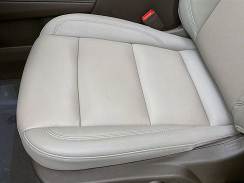 Used 2025 Chevrolet Suburban Z71 w/ Comfort Package image 21