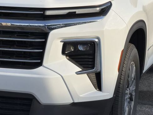 New 2026 Chevrolet Traverse LT FWD image 9