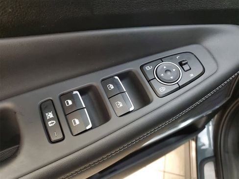 Used 2019 Hyundai Santa Fe Limited image 17