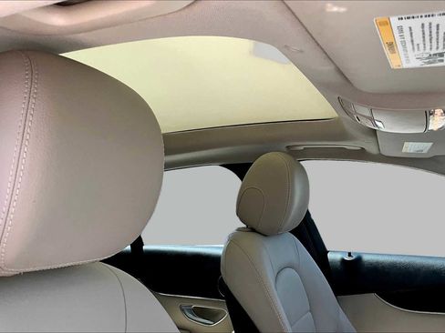 Used 2019 Mercedes-Benz C 300 Sedan image 14