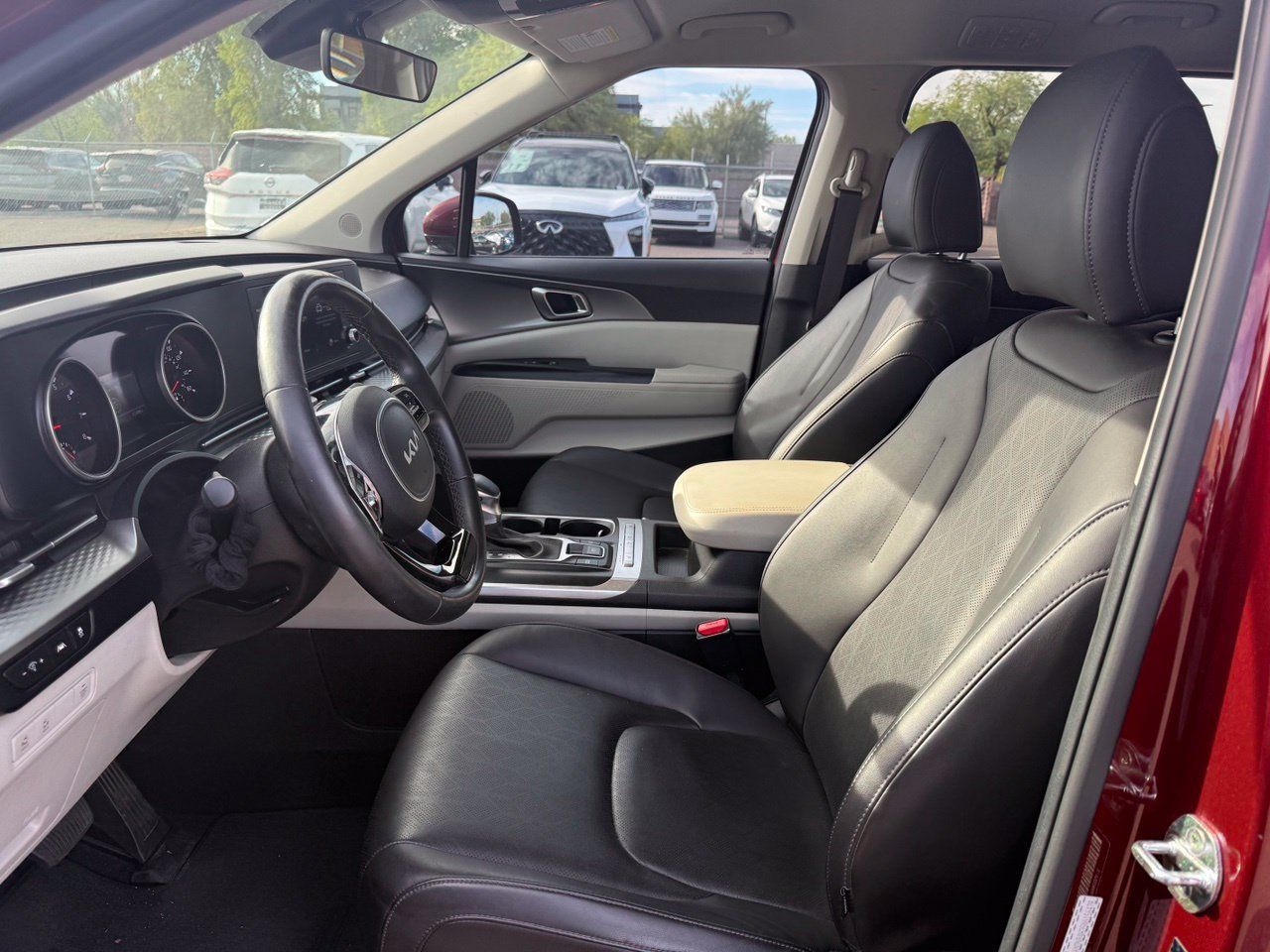 Used 2022 Kia Carnival LX FWD image 14