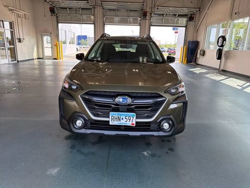 Used 2025 Subaru Outback Premium w/ Popular Package #1A AWD/4WD image 3