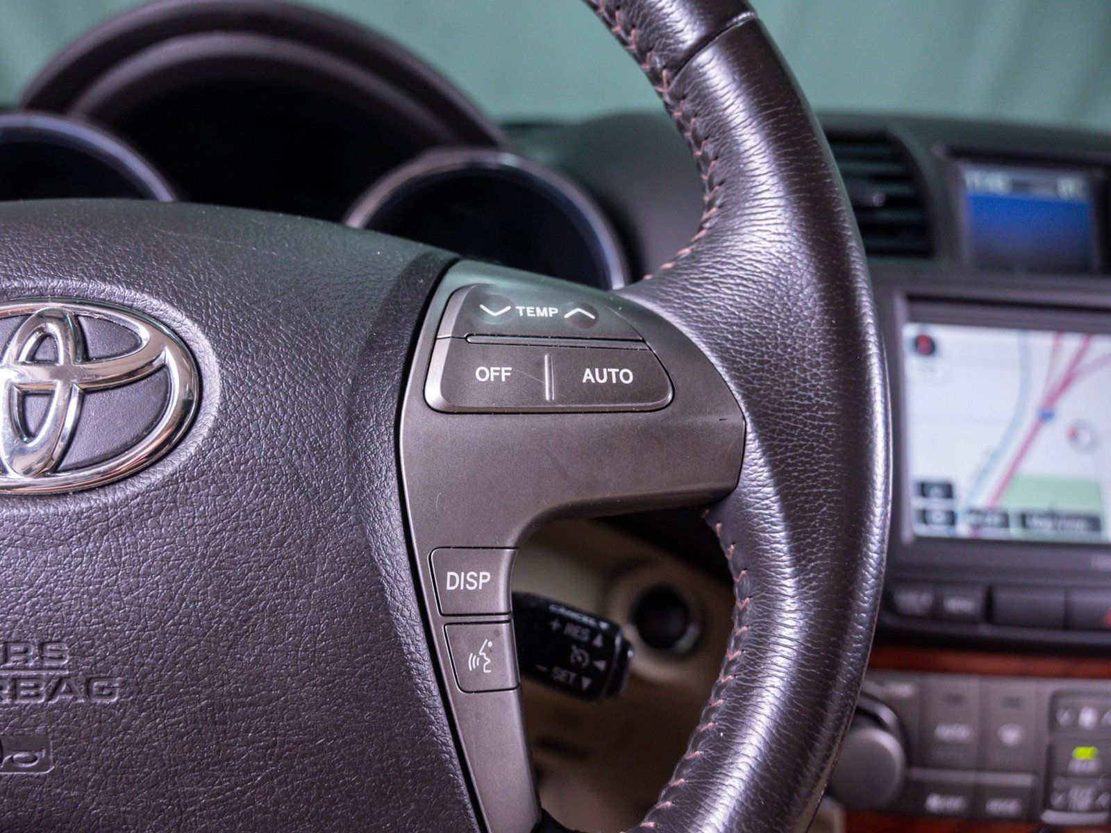 Used 2010 Toyota Highlander Limited w/ Extra Value Pkg 8 AWD/4WD image 24