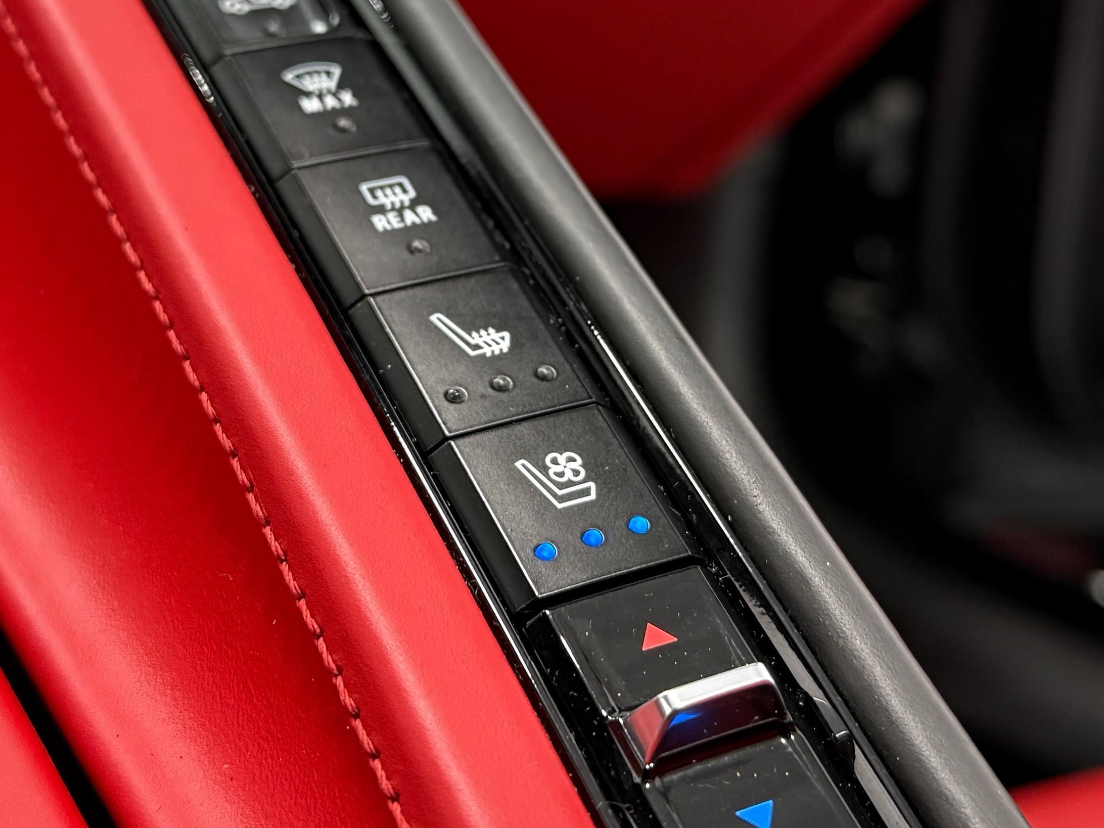 Used 2022 Chevrolet Corvette Stingray Premium Conv w/ Z51 Performance Package RWD image 30