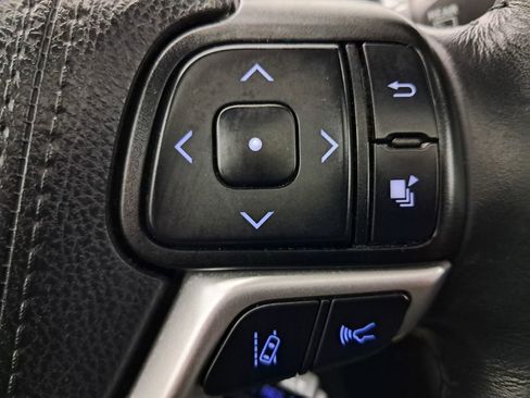 Used 2019 Toyota Highlander SE image 20