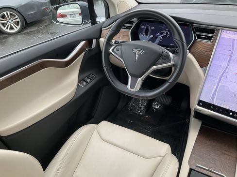 Used 2017 Tesla Model X 75D image 37