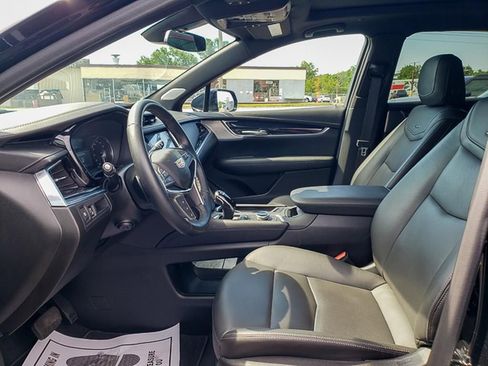Used 2025 Cadillac XT5 Premium Luxury image 13
