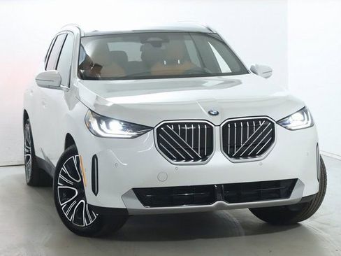 Certified 2025 BMW X3 xDrive30i w/ Convenience Package image 2