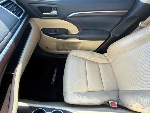 Used 2014 Toyota Highlander Limited FWD image 21